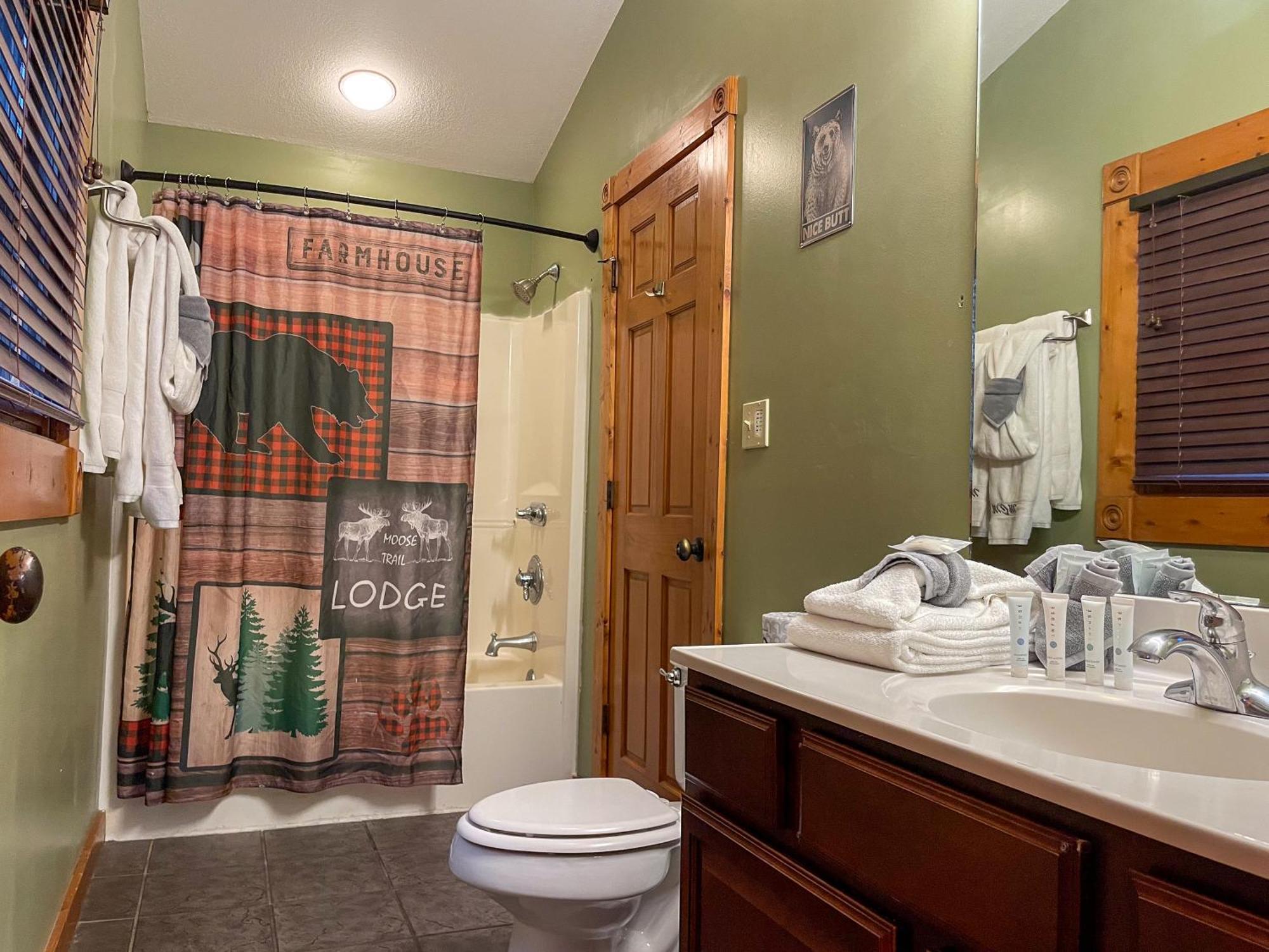 Spacious Resort Log Cabin, Easy Drive, Hot Tub, Arcade Gameroom, Mountain Vibe Gatlinburg Ngoại thất bức ảnh