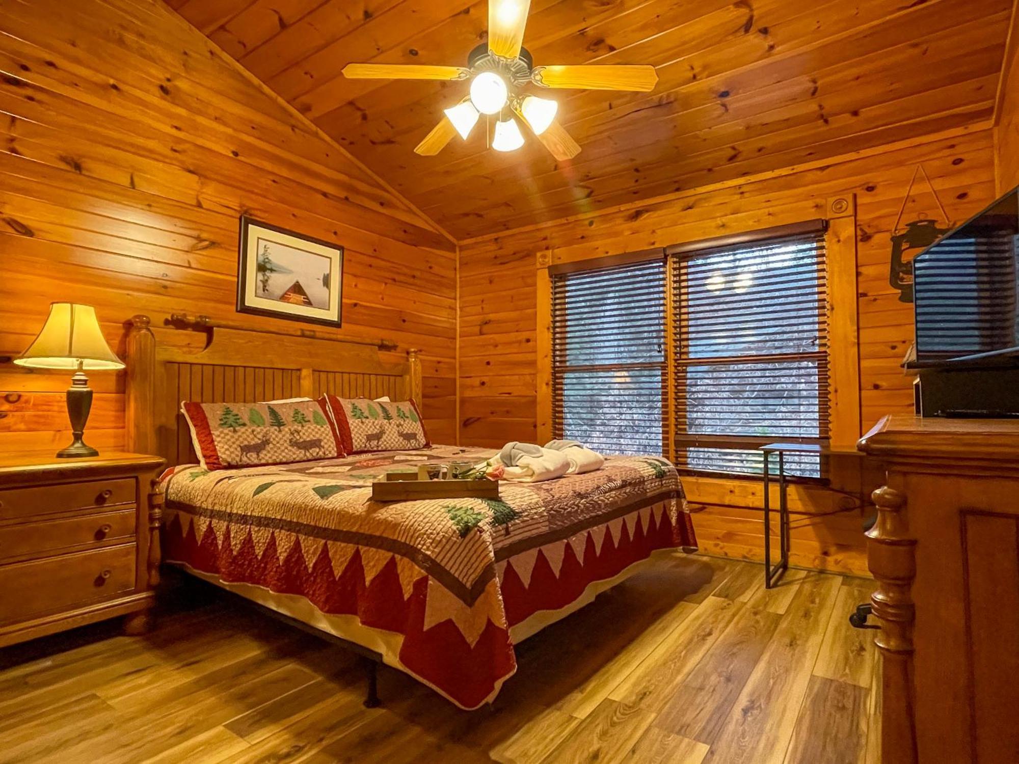 Spacious Resort Log Cabin, Easy Drive, Hot Tub, Arcade Gameroom, Mountain Vibe Gatlinburg Ngoại thất bức ảnh