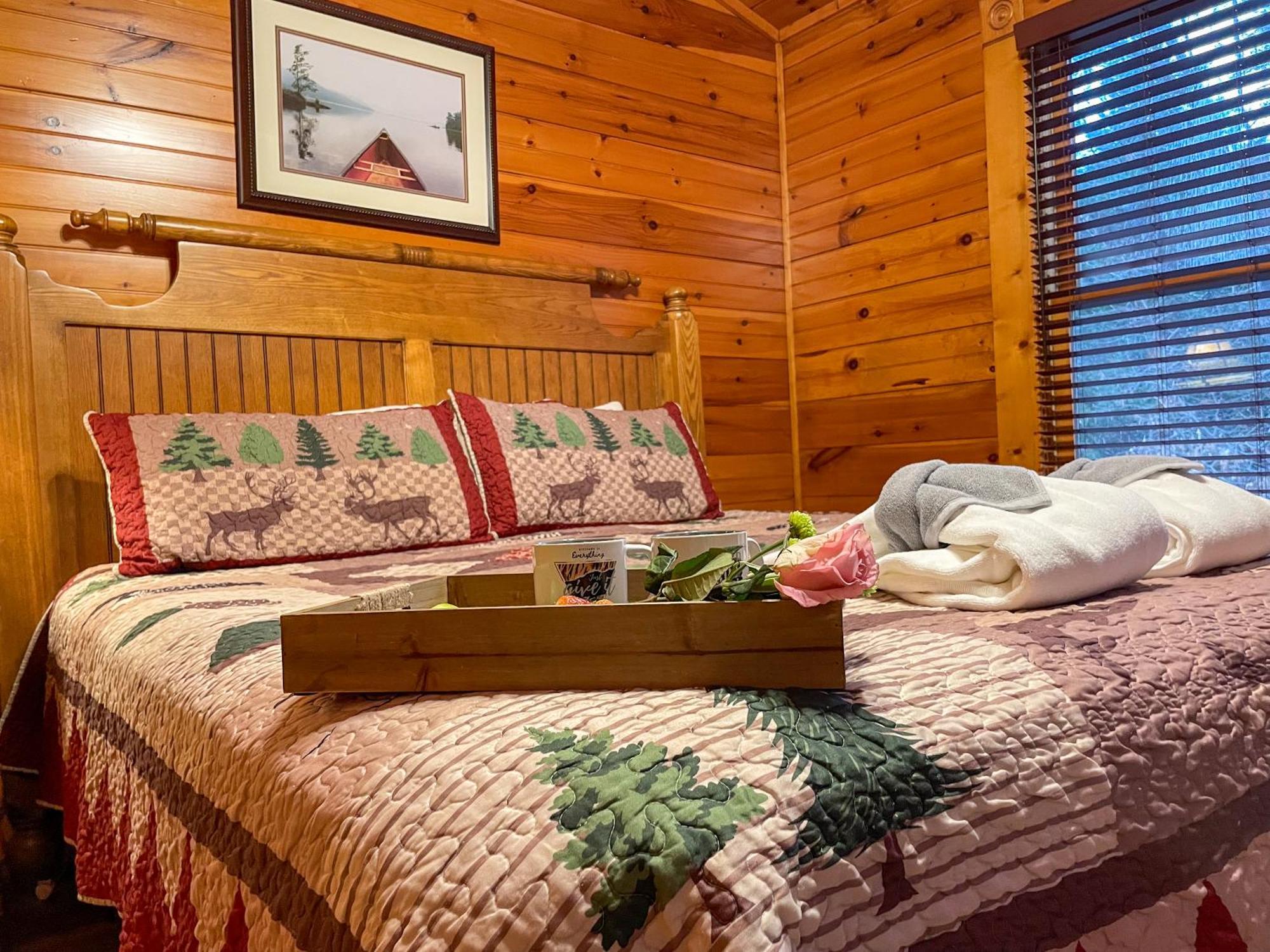 Spacious Resort Log Cabin, Easy Drive, Hot Tub, Arcade Gameroom, Mountain Vibe Gatlinburg Ngoại thất bức ảnh