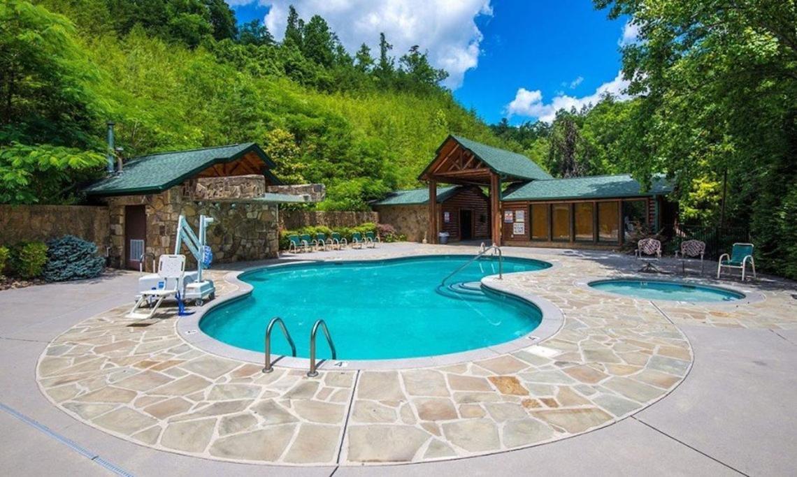 Spacious Resort Log Cabin, Easy Drive, Hot Tub, Arcade Gameroom, Mountain Vibe Gatlinburg Ngoại thất bức ảnh