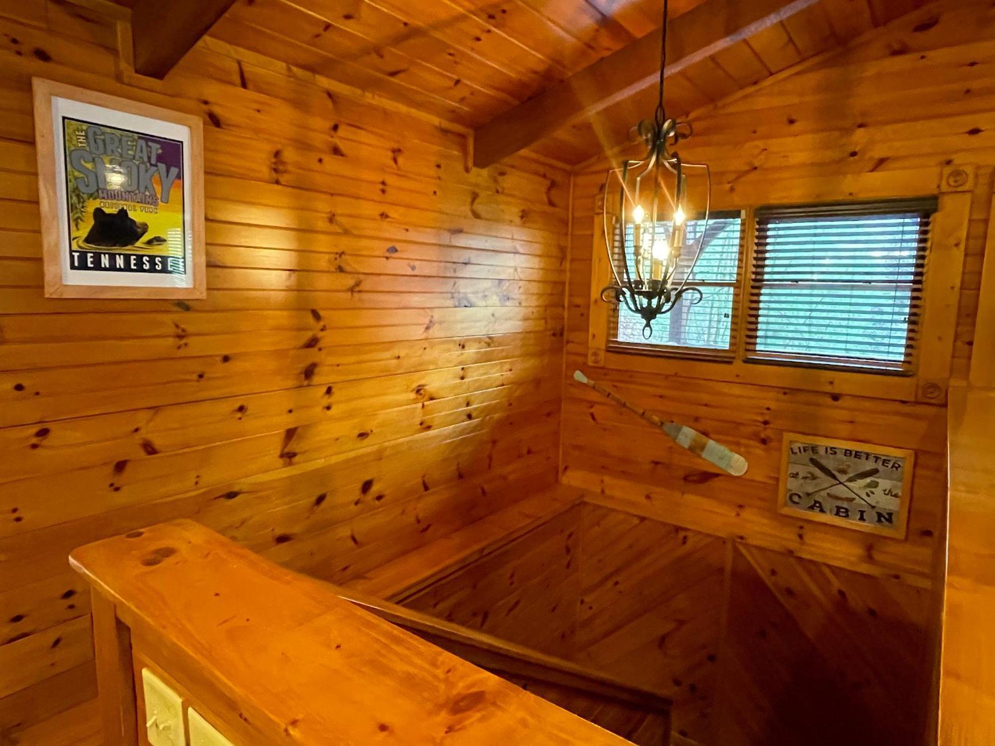 Spacious Resort Log Cabin, Easy Drive, Hot Tub, Arcade Gameroom, Mountain Vibe Gatlinburg Ngoại thất bức ảnh