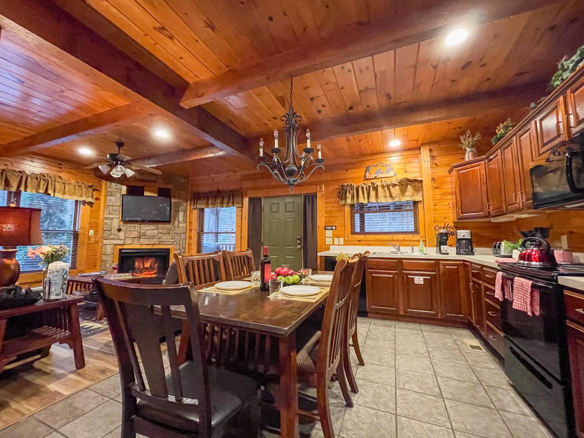 Spacious Resort Log Cabin, Easy Drive, Hot Tub, Arcade Gameroom, Mountain Vibe Gatlinburg Ngoại thất bức ảnh