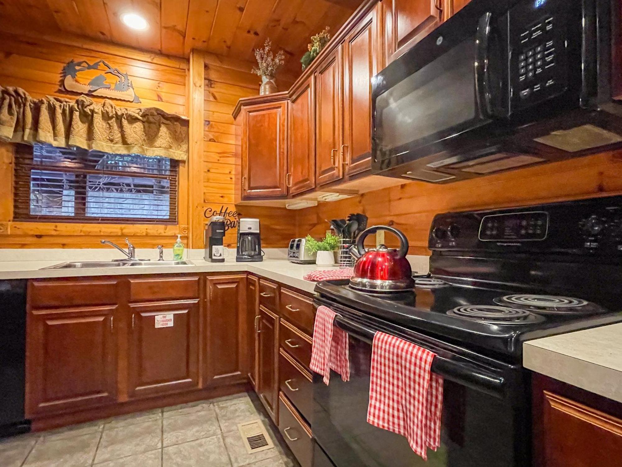 Spacious Resort Log Cabin, Easy Drive, Hot Tub, Arcade Gameroom, Mountain Vibe Gatlinburg Ngoại thất bức ảnh