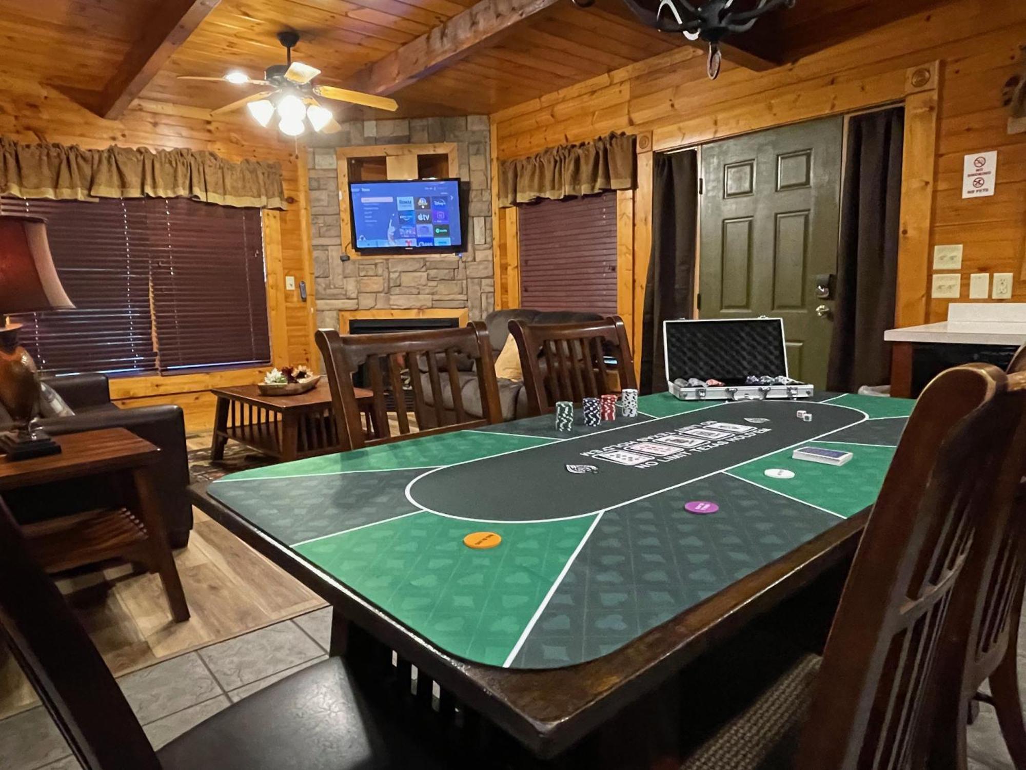 Spacious Resort Log Cabin, Easy Drive, Hot Tub, Arcade Gameroom, Mountain Vibe Gatlinburg Ngoại thất bức ảnh