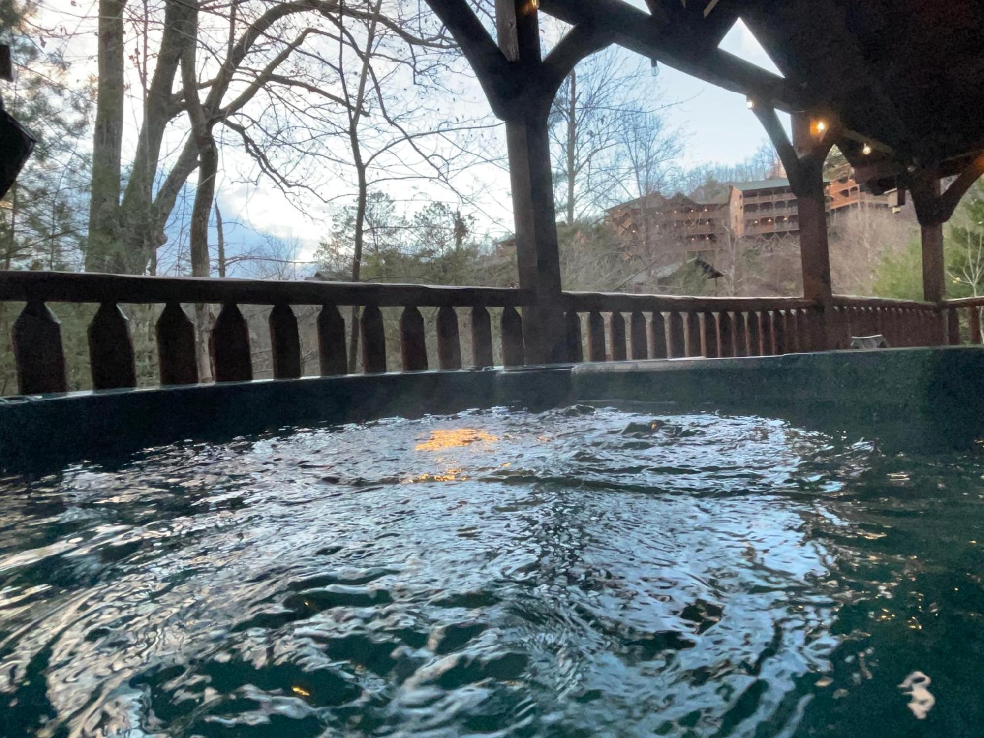 Spacious Resort Log Cabin, Easy Drive, Hot Tub, Arcade Gameroom, Mountain Vibe Gatlinburg Ngoại thất bức ảnh