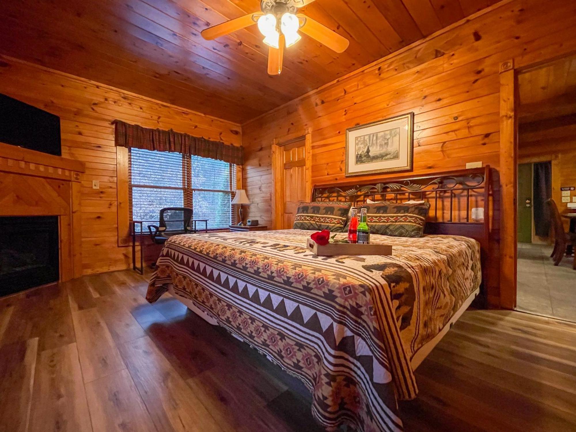 Spacious Resort Log Cabin, Easy Drive, Hot Tub, Arcade Gameroom, Mountain Vibe Gatlinburg Ngoại thất bức ảnh
