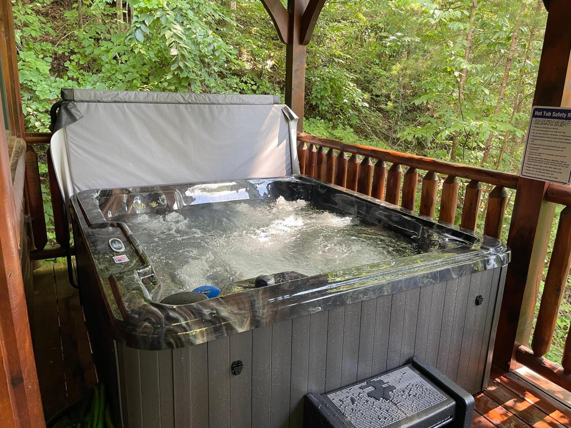 Spacious Resort Log Cabin, Easy Drive, Hot Tub, Arcade Gameroom, Mountain Vibe Gatlinburg Ngoại thất bức ảnh